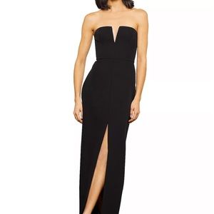 BCBGMAXAZRIA
Strapless Crepe Gown